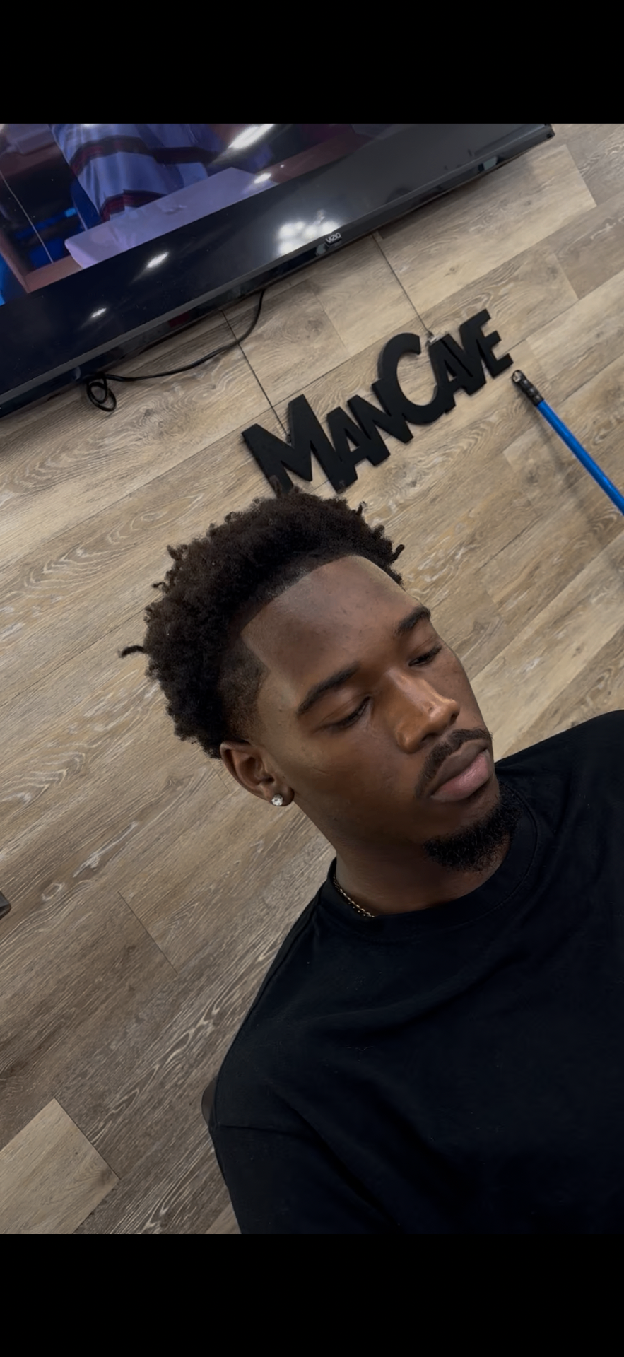 Afro shape-up with defined line